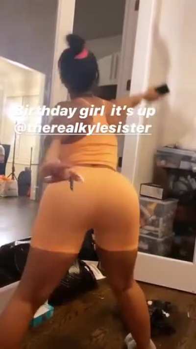 Again, Wishing A Big Happy Birthday To Ariana. The SubReddit Will Now Begin Conducting The Recap Of This Past Weekend&rsquo;s Festivities. We&rsquo;ll Start With This.