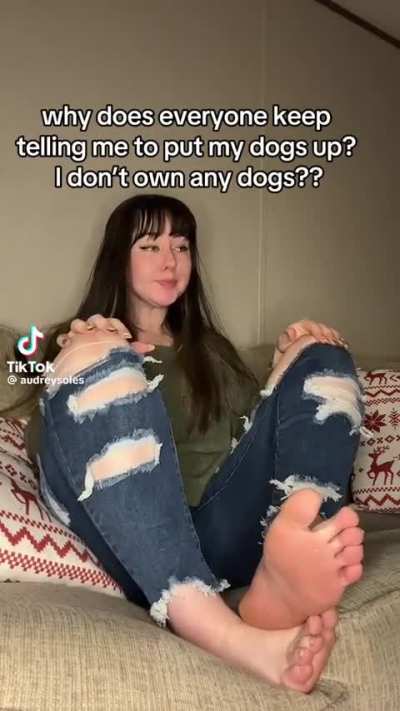 Audrey soles on TikTok live right now. She&rsquo;s showing her soles on live right now