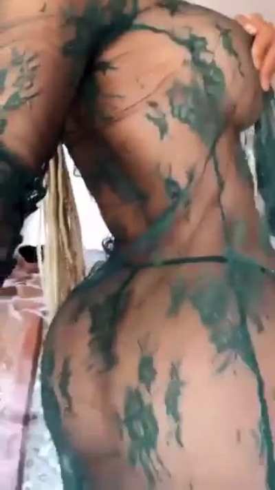 Haven&rsquo;t Seen A Ass Clap From This Angle In YEARS😭👏🏾🍑