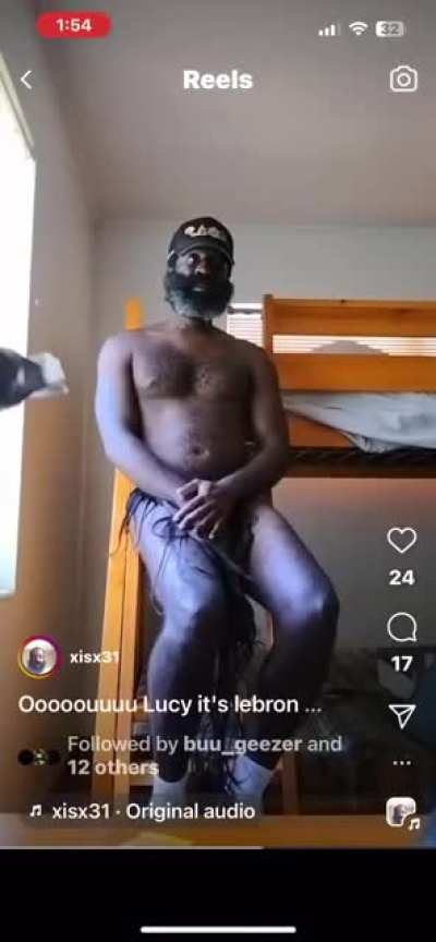 Unc butt naked ?? 