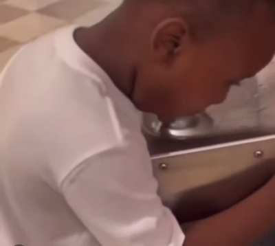 Who tf taught this nigga to do this 😭