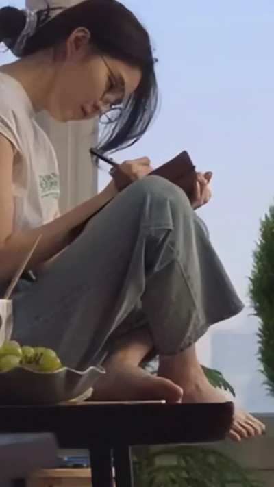 Han So Hee feet