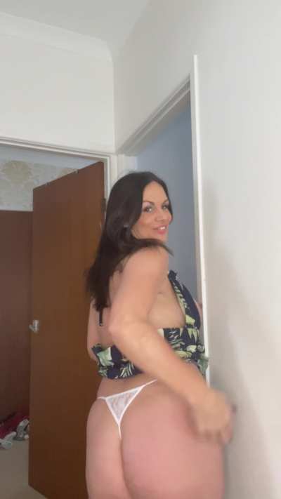 does the hot MILF at church still look fuckable in your opinion?
