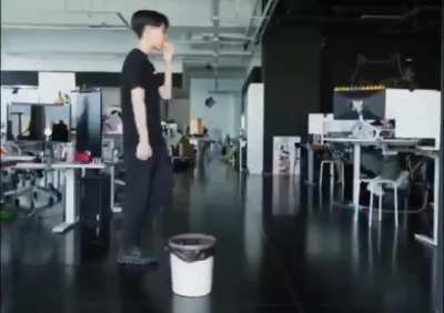 Level 99 Engineering: The Self-<wbr>Posit<wbr>ionin<wbr>g Trash Can