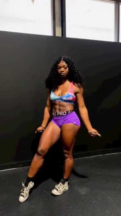 Snap back crazy 😜 if u seen how my stomach looked in my video yesterday this just less than 48hrs from that day🔥💪🏾 and yes it&rsquo;s gaining season but that stomach gone be snatched😜