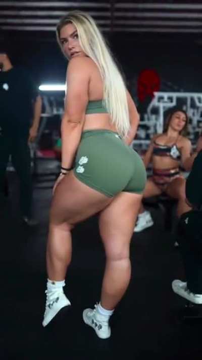 Damn she’s phat