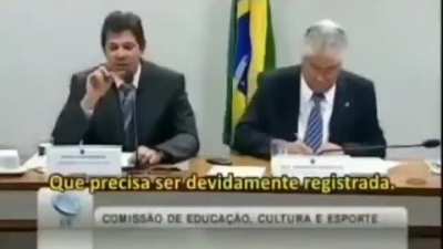 "O brasileiro n&atilde;o pode comemorar a vit&oacute;ria de Biden, pois n&atilde;o quis votar no esquerdista moderado quando teve a chance" O esquerdista moderado: