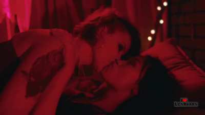 Mary Galloway &amp;amp; Nhi Do (Querencia - s01e01)