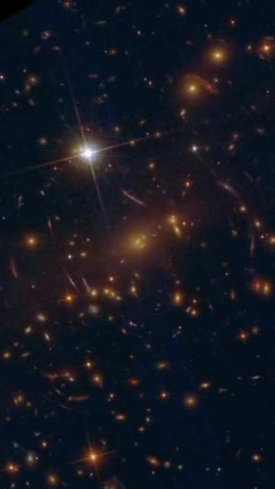Hubble image of deep space vs James Webb's image of the same point. Credit: Twitter: @DeepSkyDude