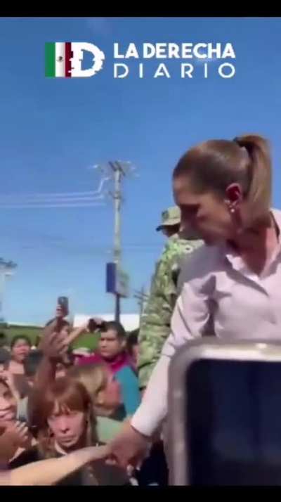 La Presirvienta parece que fue a Poza Rica con la idea de ser recibida como hero&iacute;na y pues no le salieron sus planes