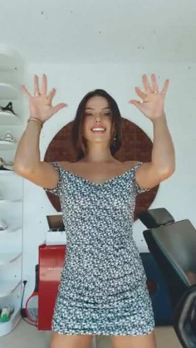 Isis Valverde