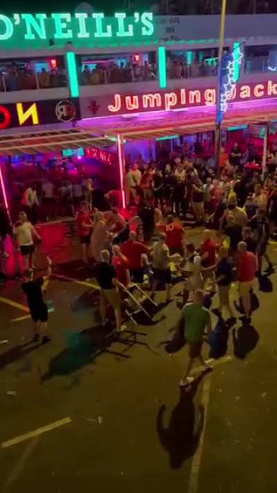 England vs Wales fans last night in Tenerife (Spain), The mass brawl took place outside of Revolution and O&rsquo;Neill&rsquo;s bars. An estimated 3-5000 Wales fans are believed to be in Tenerife rather than Qatar for the World Cup. It has been reported as the &lsquo;unoff