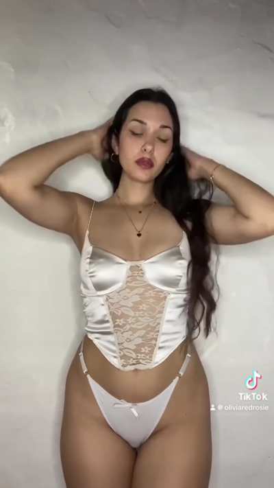 @oliviaredrosie