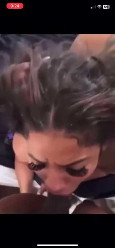 Kkvsh sucking dick💦
