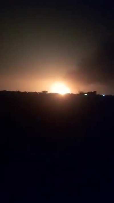 Explosions at Khartoum oil refinery as Sudanese forces fight RSF for control