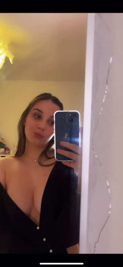 If even 4 guys see my 18 y/o tits, I&rsquo;ll celebrate and fuck myself 💕