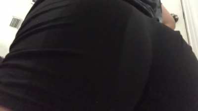 upvote if you wanna see me take my shorts off <3