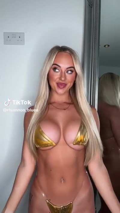 @rhiannon_bluee