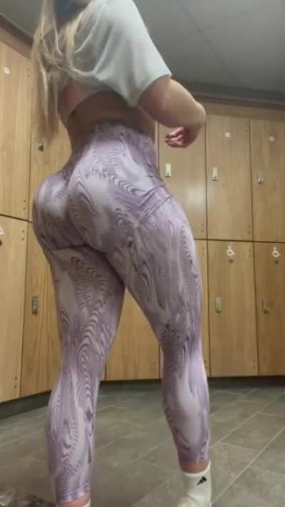 HELLLLOOOO