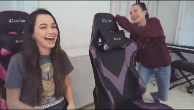 Roni "twerking"