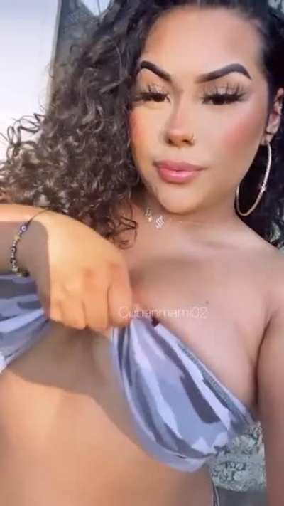 Tittie droppin&rsquo; 😋