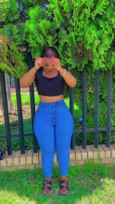 Mzansi Curvy Aunty