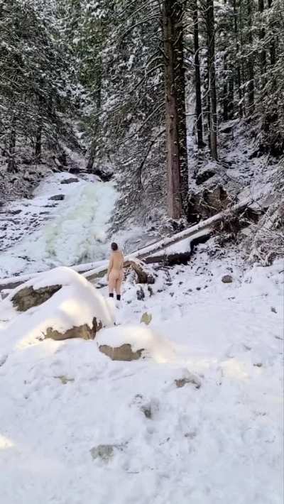 A naked hike to the frozen falls, yes I'm crazy &amp;amp; yes I'm fun 😜