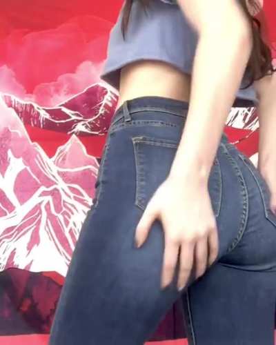 my tits are small but my ass is the oppos<wbr>ite..<wbr>.wann<wbr>a see?