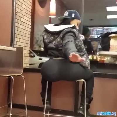 Jiggling Ebony Buns