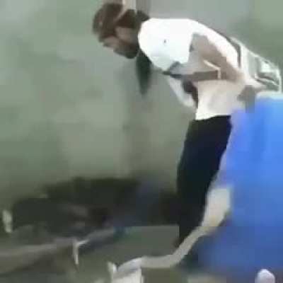 this guy don't need to use a flute