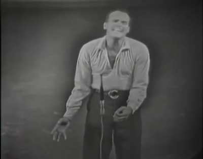 Harry Belafonte in 1960, singing the "Banana Boat Song" at a live concert in Sankei Hall (Tokyo, Japan).