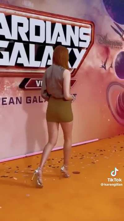 Karen Gillan 🍑