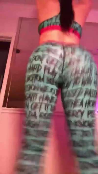 Red Rose Twerk