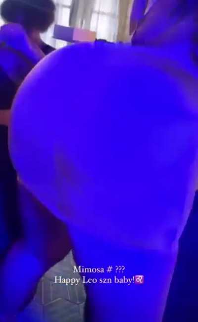 😳