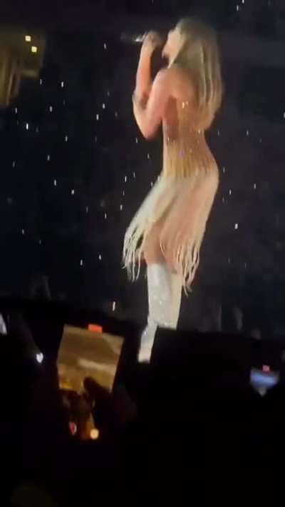 i want Taylor Swift to wrap her legs around my body while i shove my cock deep down her pussy mhm 