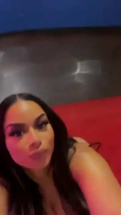 🍑🤳🏽