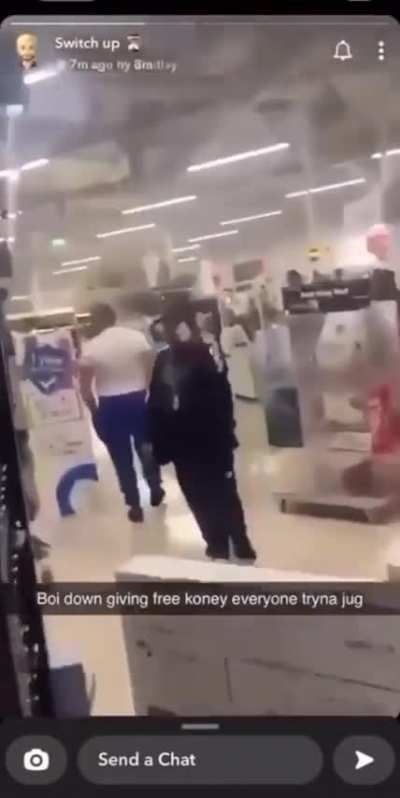 Scenes across Ireland tonight as a glitch at the 'Bank of Ireland' meant people were able to withdraw &euro;1000s even if you have nothing in your account, Gardai are now guarding machines.&zwnj;&zwnj;The Irish out emptying the banks and buying TVs