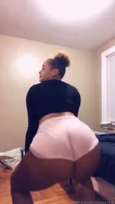Shake that phat muthafucka Janae! Janae Girard IG @janaegirard