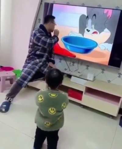Kid is amazed