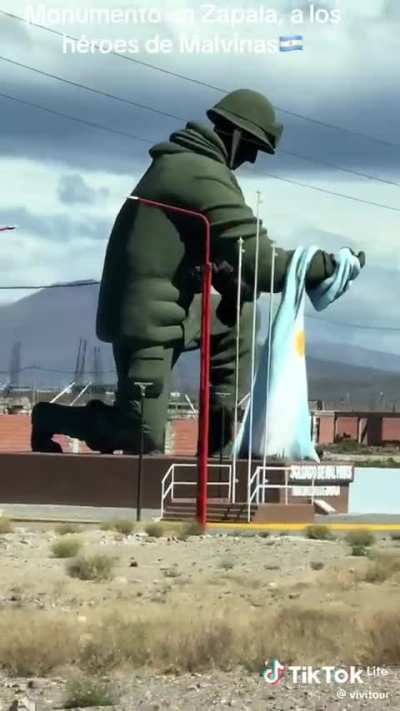 Monumento a los héroes de Malvinas en Zapala