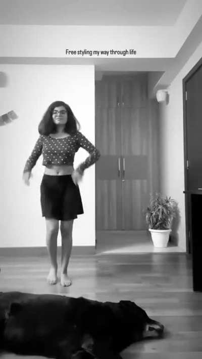 Delhi bitch dancing