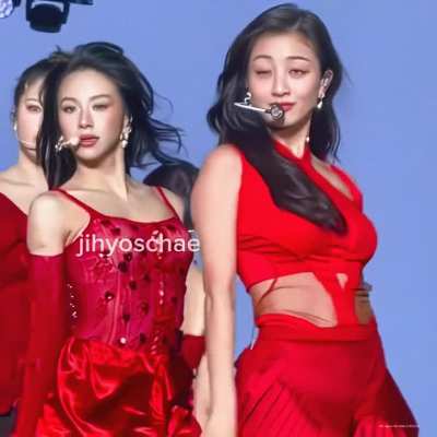 Jihyo & Chaeyoung