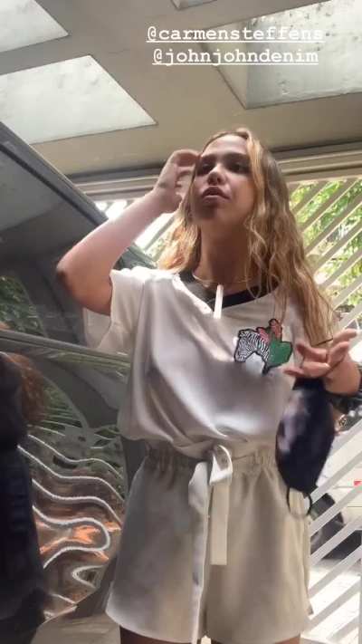 bruna16 goes braless