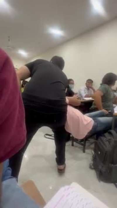 Bhai kya chal raha hai yeh? mereko WhatsApp pe aya yeh "Atul Sachdeva (Apex academy Of physics) sector 20 Chandigarh"