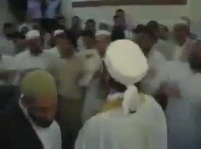 Islam uyusturucudur. Madde ile etkisi aynidir. Kafayi uyusturur. Basit bir &ouml;rnek.