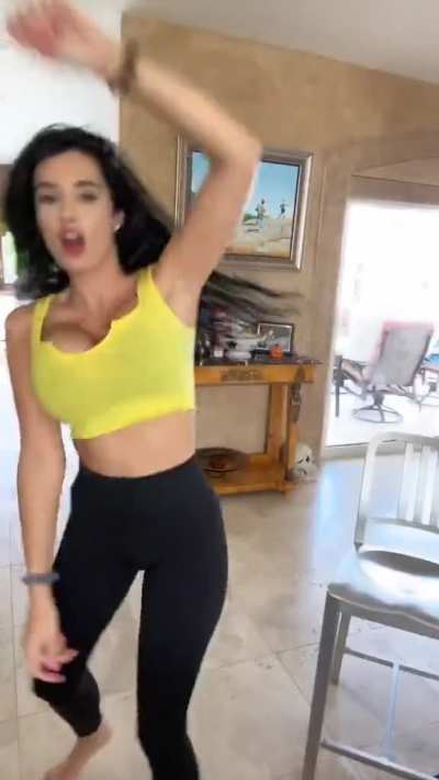 Paris bouncy TikTok🔥