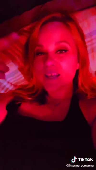 Does this sexy MILF thot (itsame.yomama) have a new account? She was banned for some stupid reason
