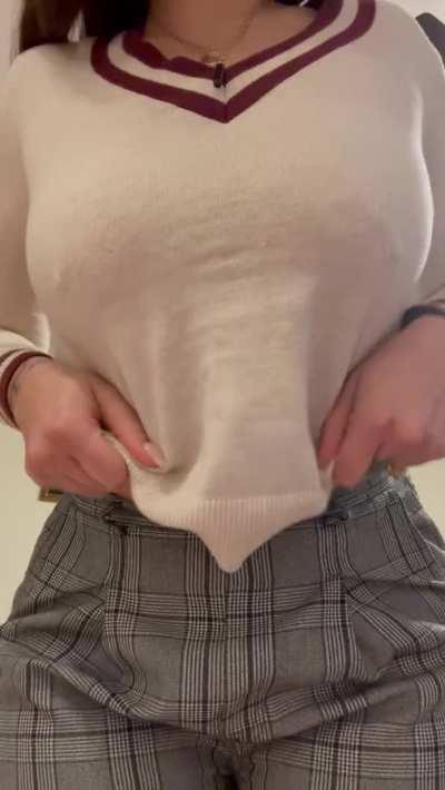 I should be studying for finals but I&rsquo;m making titty drop videos for you guys on Reddit&hellip; do u support my priorities?