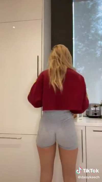 small booty🍑👀
