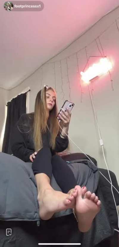@footprincessx1, soles and toes compilation.